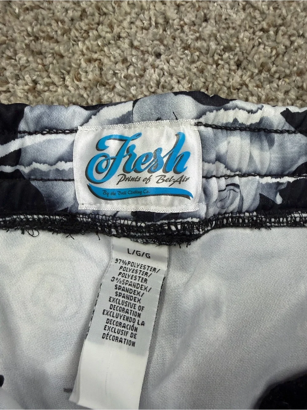 Fresh Prints of Bel Air Black White Rose Print Shorts Mens Large NWT
